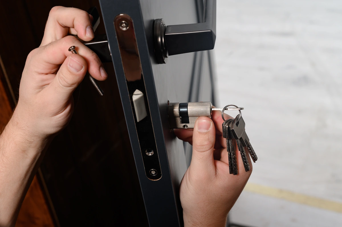 black door - locksmith